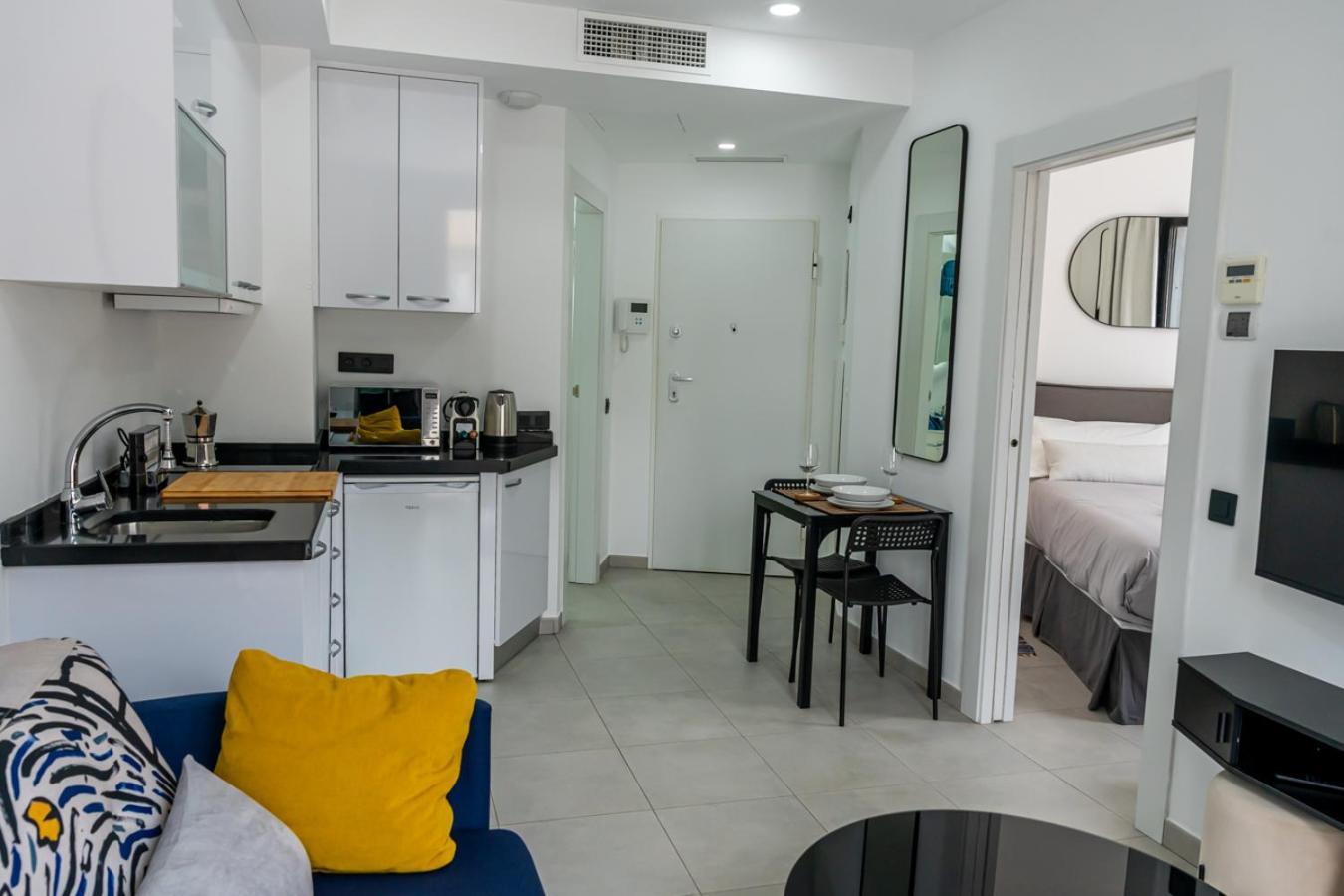 Modern Wave Escape Apartment With Private Parking And Rooftop Pool By Namaste Elite Torremolinos Exteriör bild