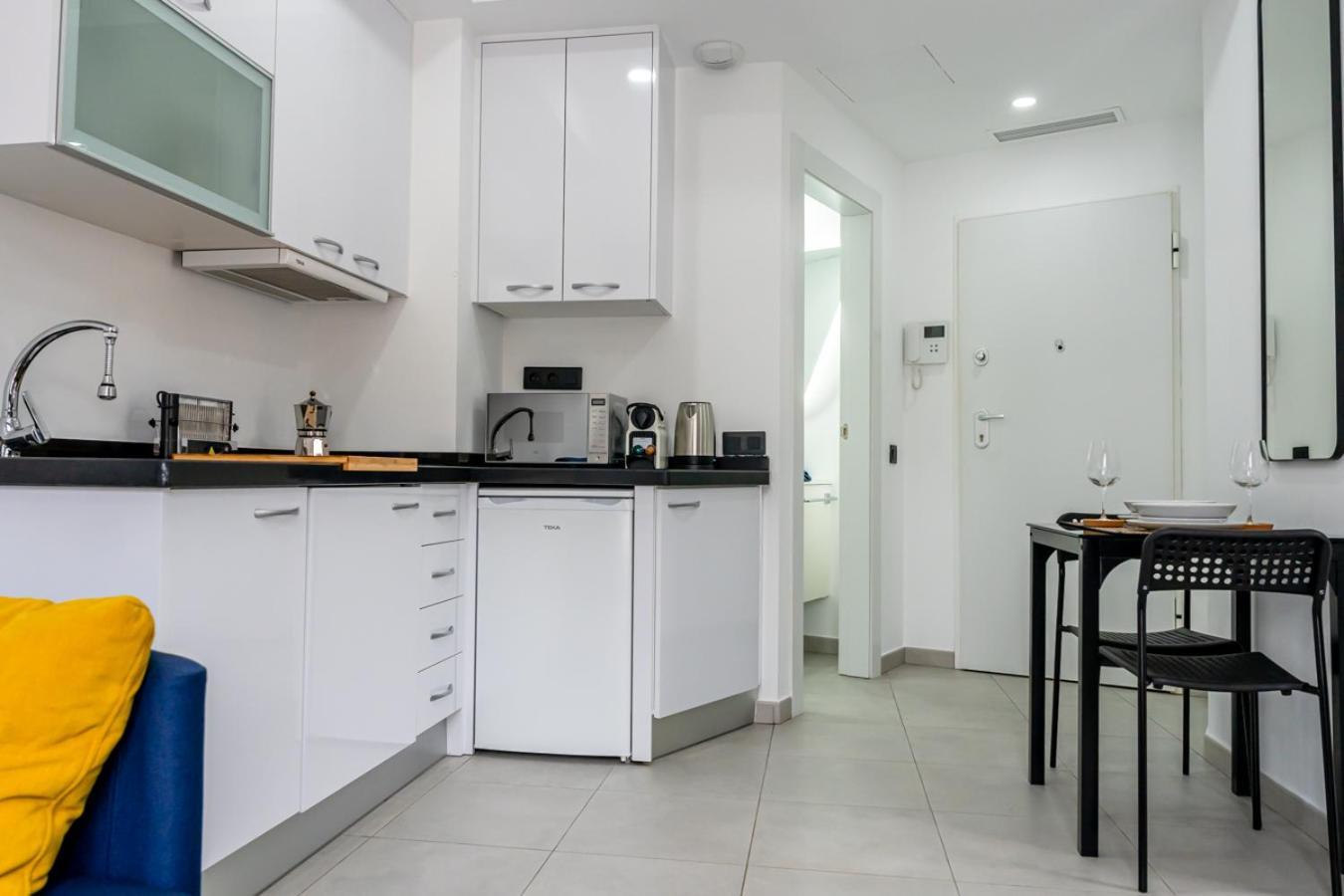 Modern Wave Escape Apartment With Private Parking And Rooftop Pool By Namaste Elite Torremolinos Exteriör bild