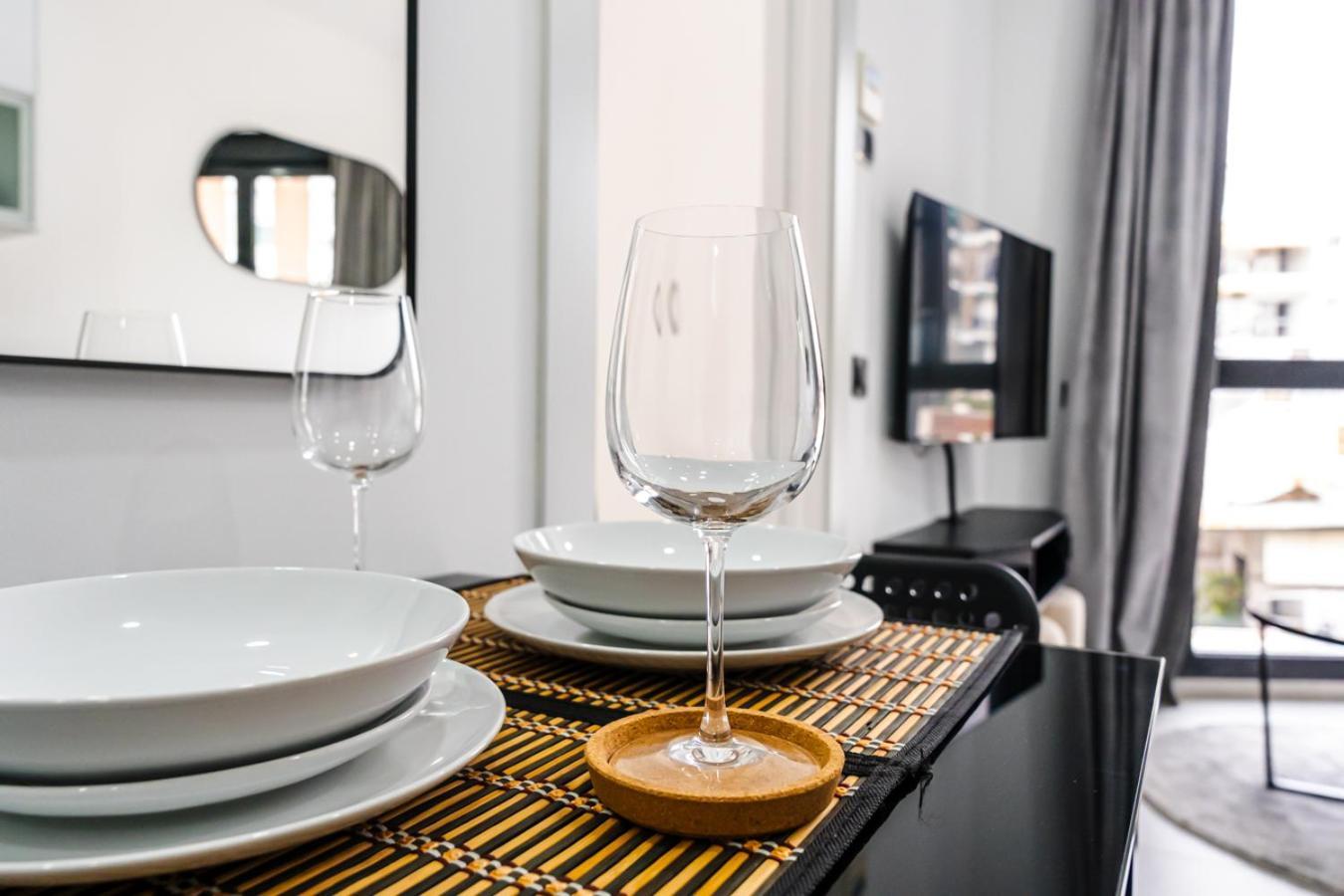 Modern Wave Escape Apartment With Private Parking And Rooftop Pool By Namaste Elite Torremolinos Exteriör bild